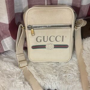 Gucci Cream Crossbody Messenger with Green and Red Web. Good condition.